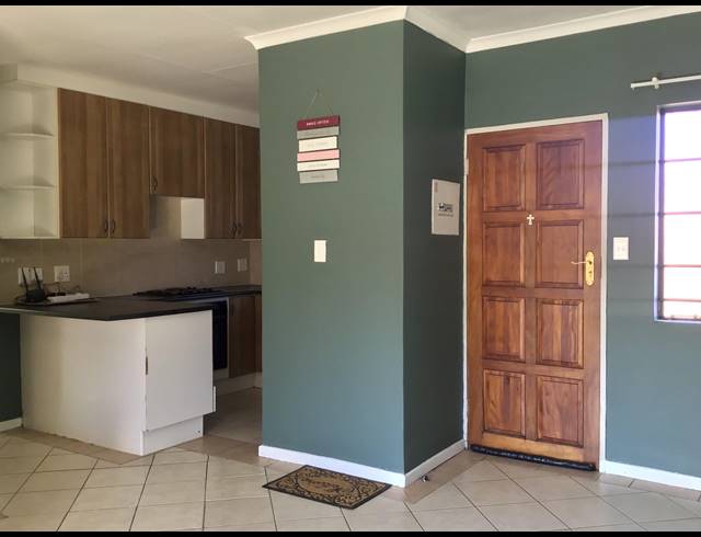 2 BEDROOM APARTMENT RENTED IN MOOIKLOOF RIDGE